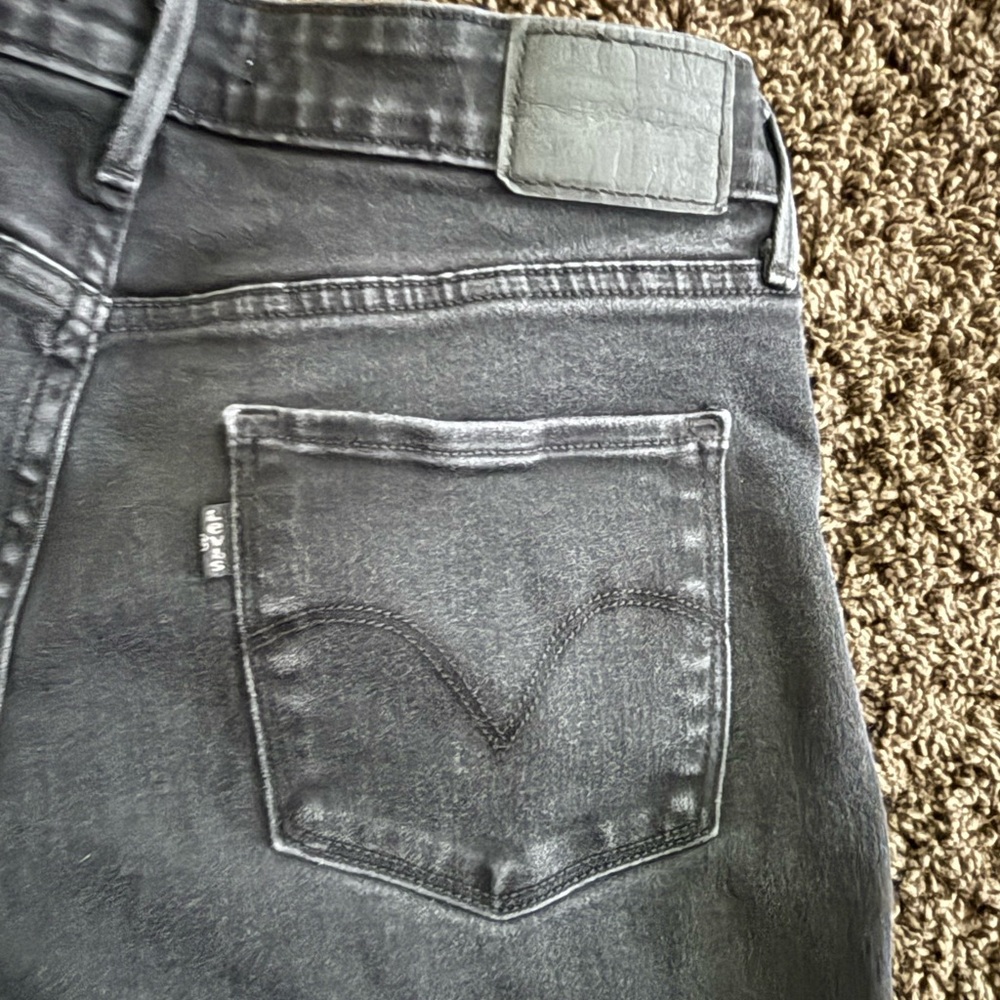 Levi's Black Skinny Jeans Sleek Modern Design